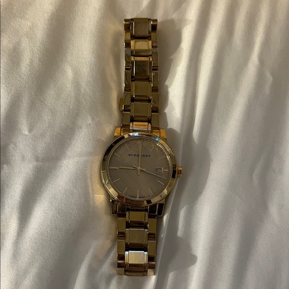 Burberry Gold Watch - Picture 1 of 1